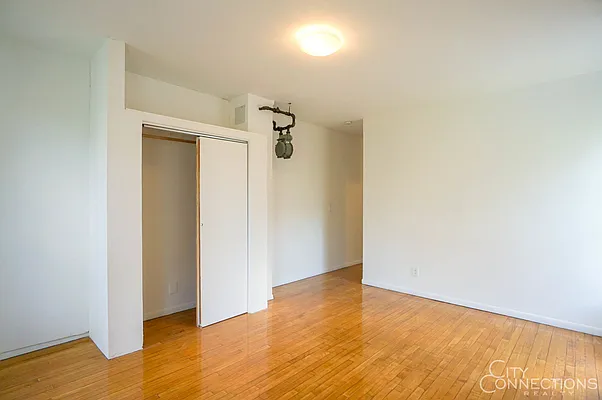 Rented by City Connections Realty | media 8