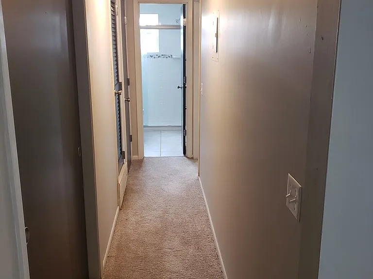 Midtown Court — Photo 8