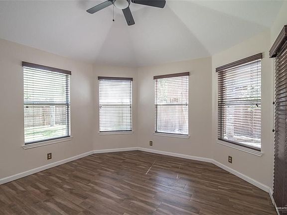 3rd image of 4301 Santa Inez St