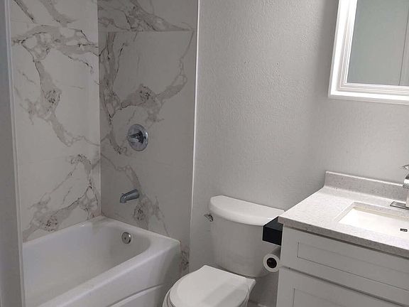 4th image of 1324 Blueberry Ln