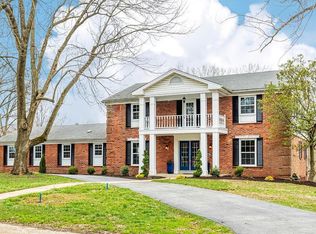 105 Carriage Square Dr, Saint Louis, MO 63141