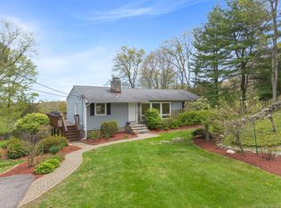 29 Hilltop Dr, North Salem, NY 10560