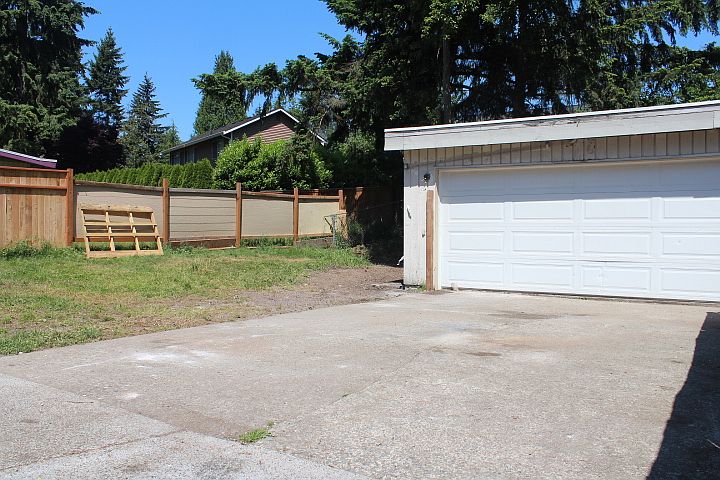 1st image of 13124 NE 73rd St