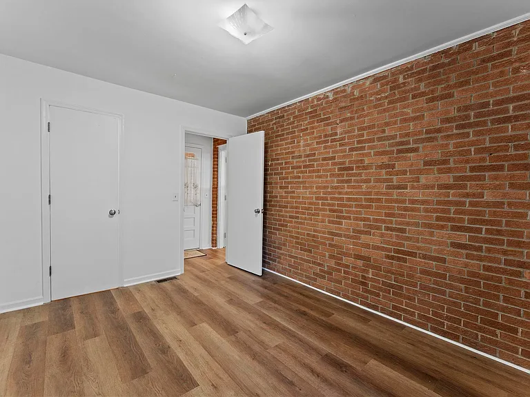 1115 Gardendale Dr — Photo 32