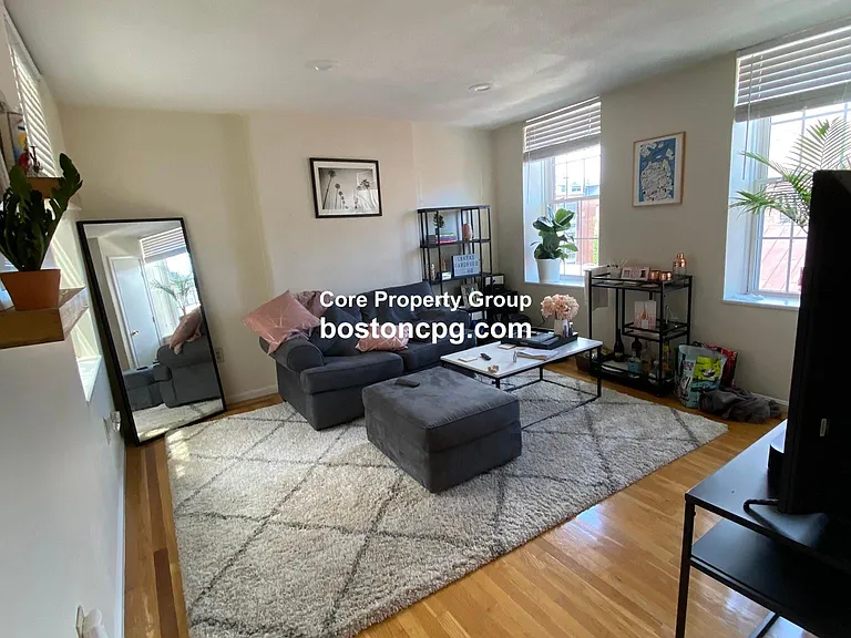 12 Parmenter St #4R — Photo 9
