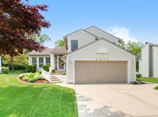 2270 Waterford Way NE, Grand Rapids, MI 49525
