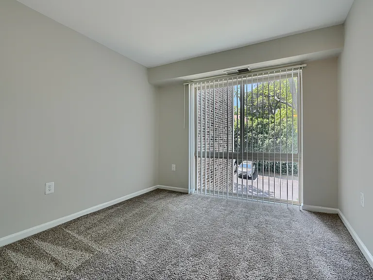 Westchester West Apartments — Photo 41