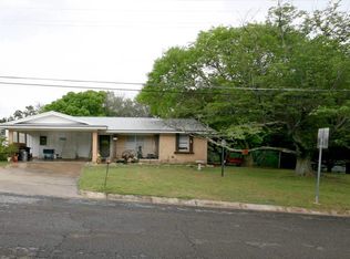1406 W 4th St, Lampasas, TX 76550