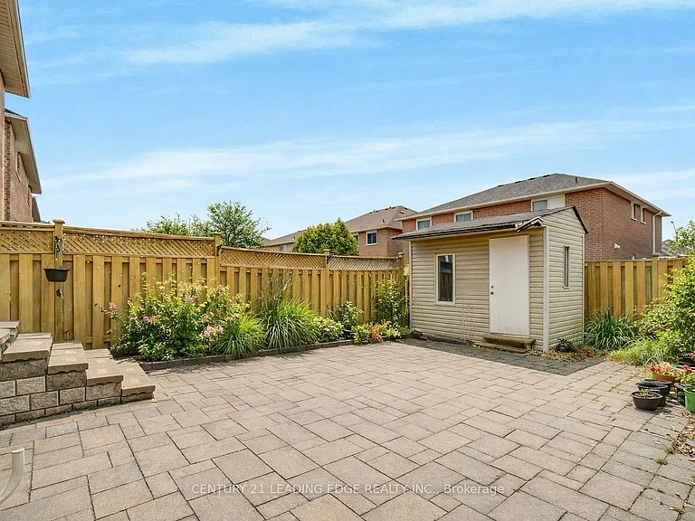 7166 Sandhurst Dr — Photo 37