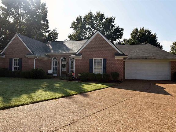 2nd image of 380 Meadow Trail Cv