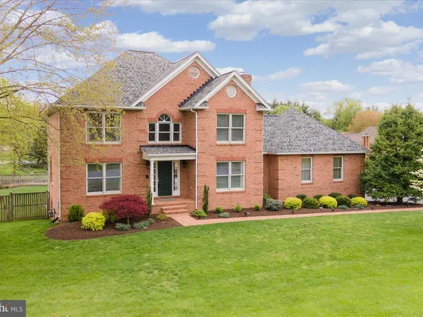 11111 Mahogany Dr, Hagerstown, MD 21742