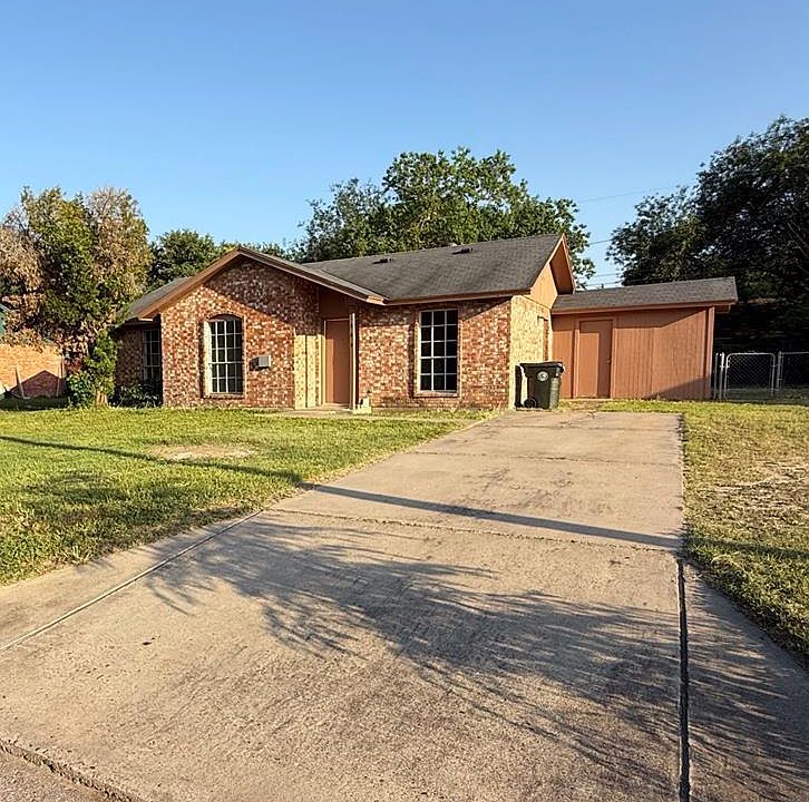 1st image of 305 Chelo Dr