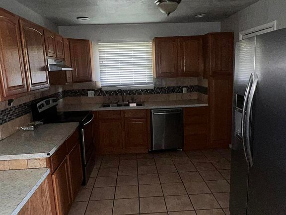 3rd image of 28 NW 40th St