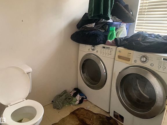 3rd image of 28 Brownstone Rd