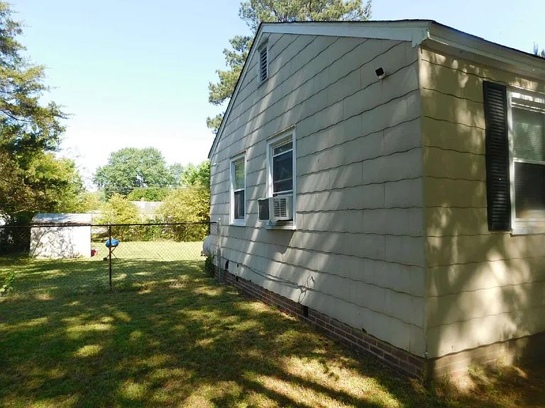 718 Yorkshire Dr — Photo 6