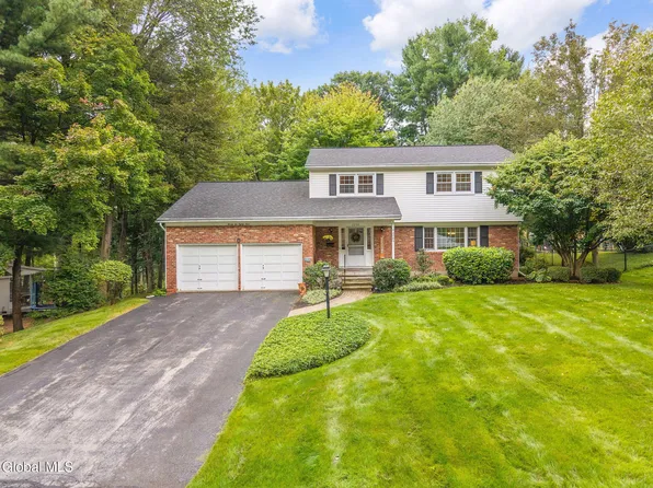 2284 Pinehaven Drive, Niskayuna, NY 12309