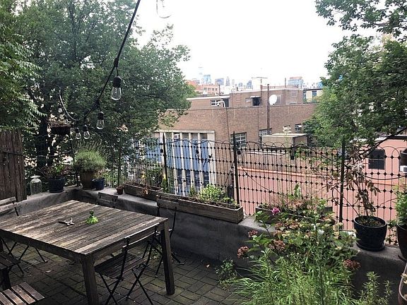 2nd image of 530 Henry St APT 1