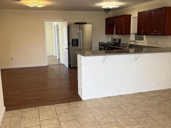 3rd image of 7220 Avenue R
