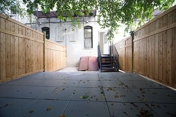 Rented by Nooklyn NYC LLC | media 53