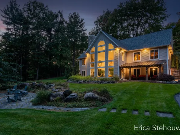 5277 Maple Island Rd, Ravenna, MI 49451