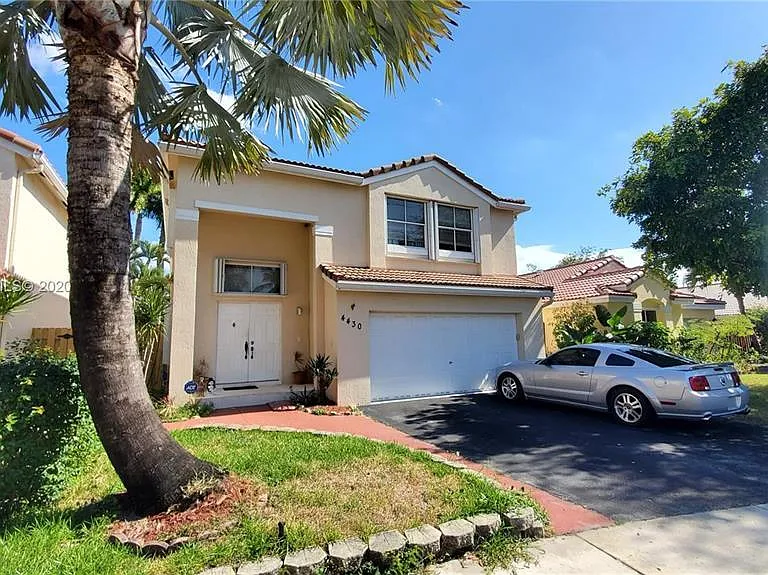 4430 SW 82nd Way — Photo 3