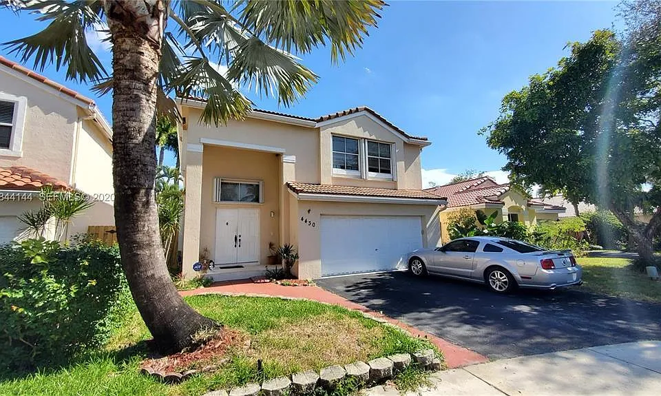4 SW 82nd Ave