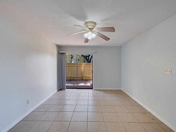 5th image of 2865 Winkler Ave APT 402