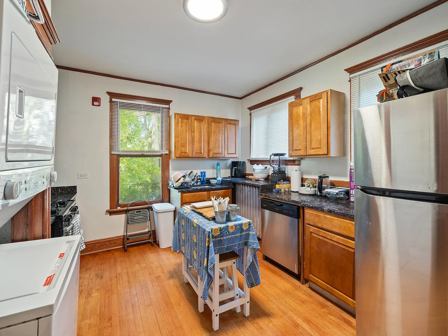 4 bed, 1200 sqft, $5,500 — Photo 2