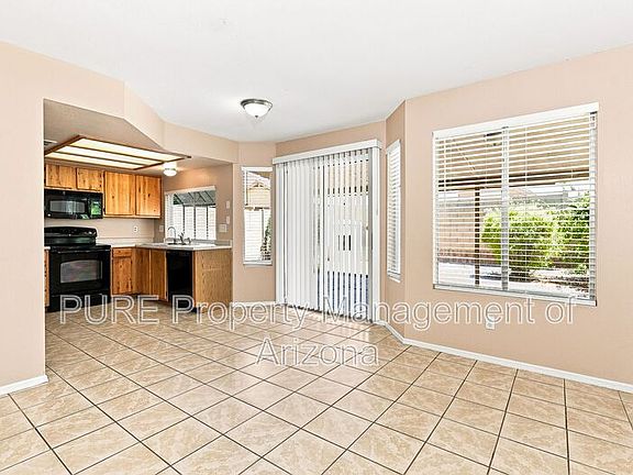 4th image of 1151 N Cambridge St