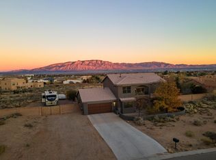 102 10th St NE, Rio Rancho, NM 87124