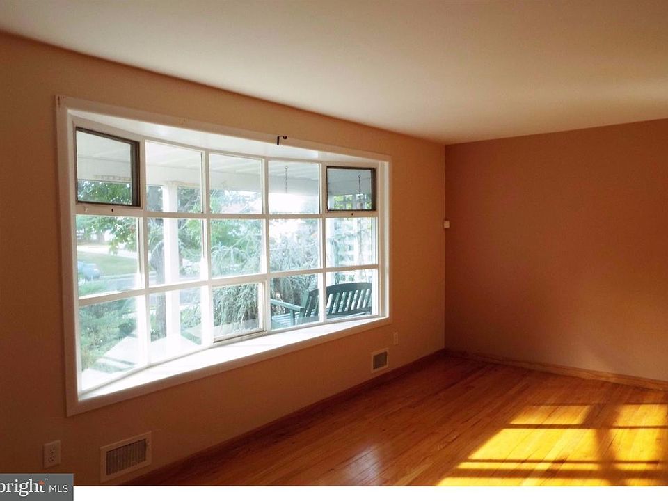 2nd image of 4 Roslyn Rd