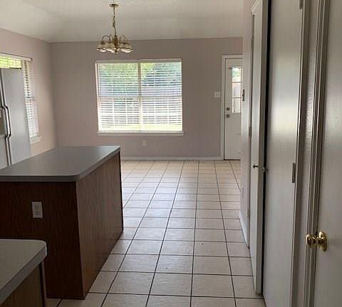 3rd image of 2411 Carnation Ct
