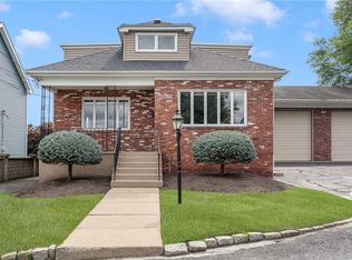 24 Tacoma St, Cranston, RI 02920