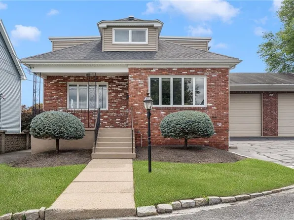 24 Tacoma St, Cranston, RI 02920