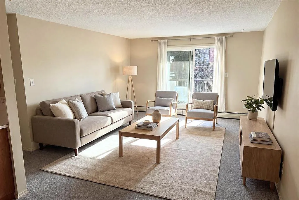 Bright Condo in fantastic location! Close to all amenities! (CP000) — Photo 1