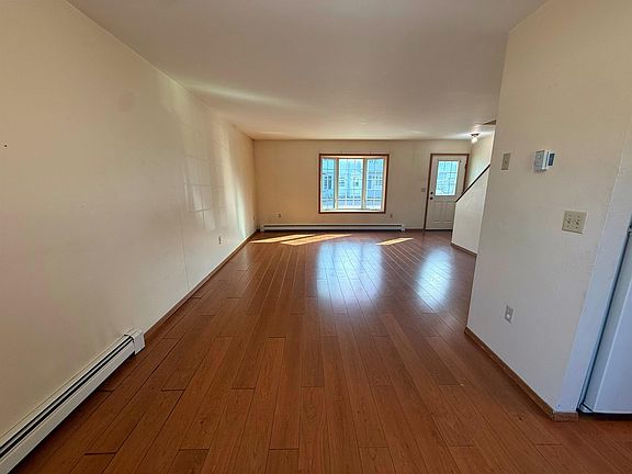 5th image of 1561 Gillam Way