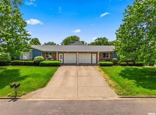 100-102 Nina Ct, Pekin, IL 61554