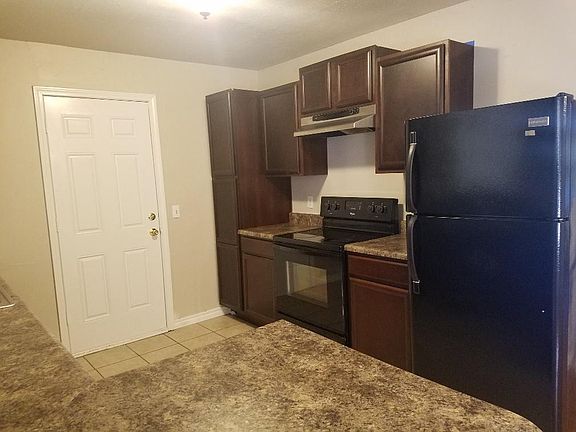 2nd image of 810 SW 52nd St