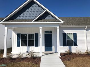901 Pirates Landing Dr, Beaufort, NC 28516