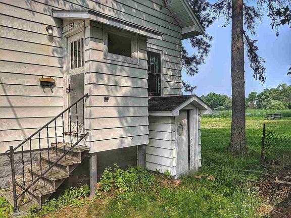 3rd image of 1128 Crystal Lake Blvd