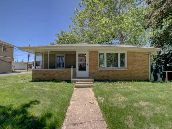 223 N 4th St, Watseka, IL 60970