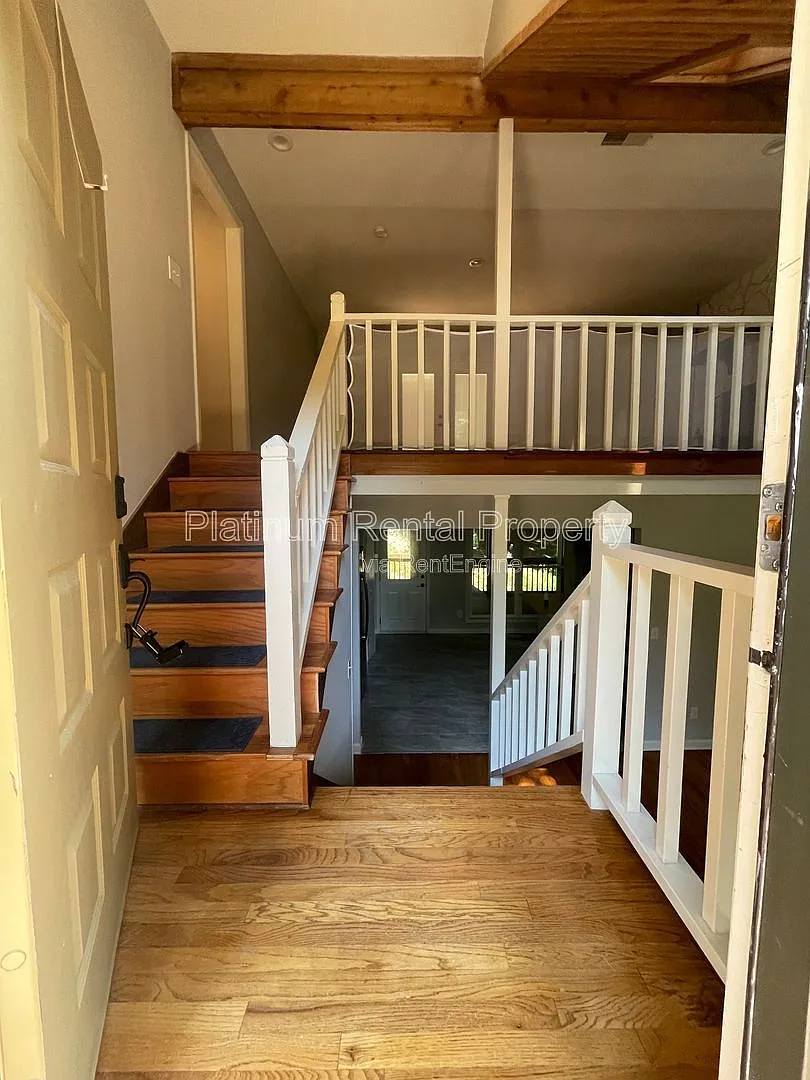 4 bed, 2.0 bath, 1964 sqft, $2,595 — Photo 4
