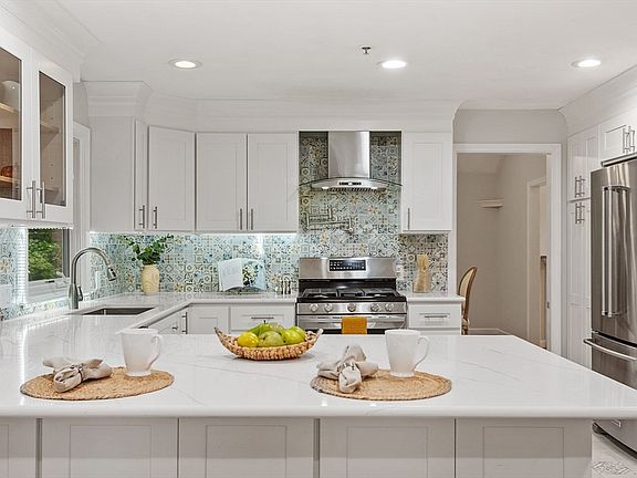 2nd image of 45 Winterberry Way