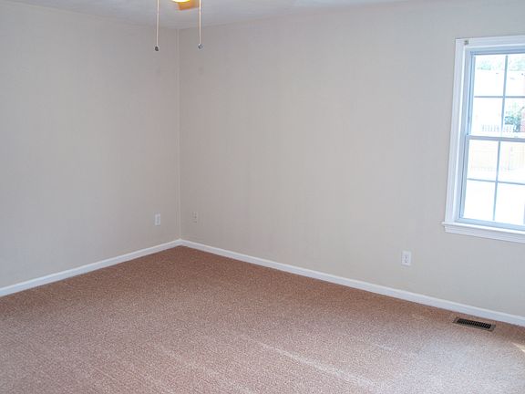 5th image of 708 Wild Cherry Ct