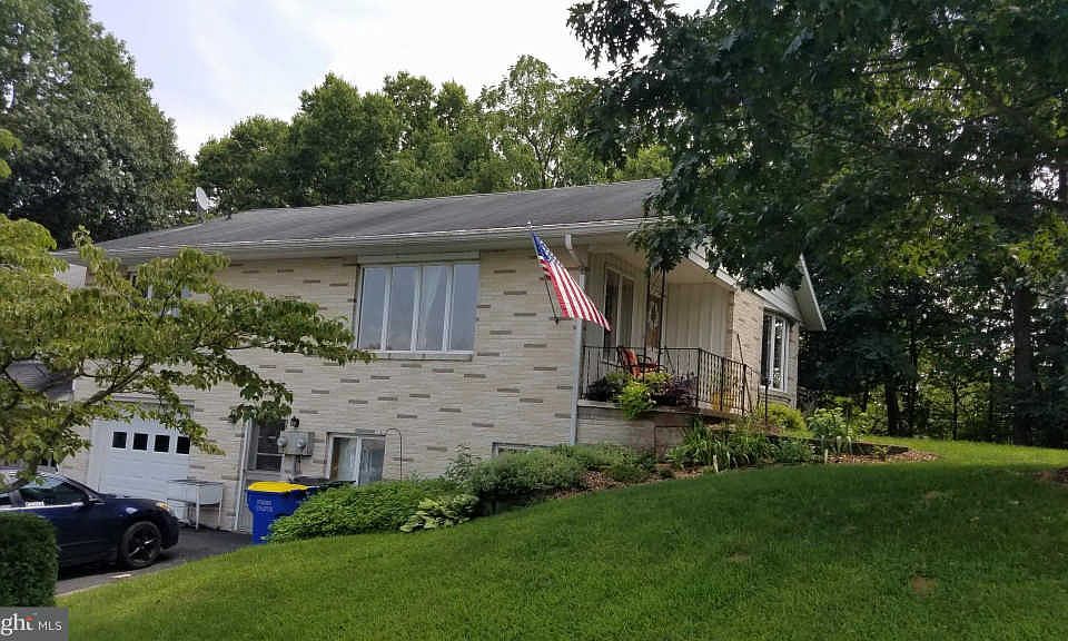 2nd image of 9 Summit Dr