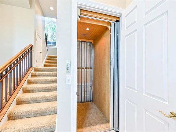 4th image of 27690 Marina Isle Ct