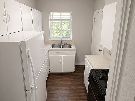 5th image of 2345 Cincinnati Ave APT 3