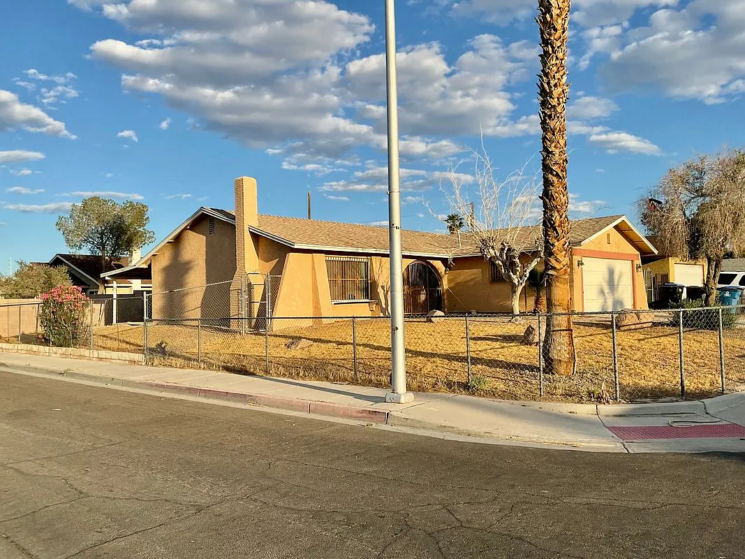 4 bed, 2.0 bath, 1348 sqft, $2,100 — Photo 3