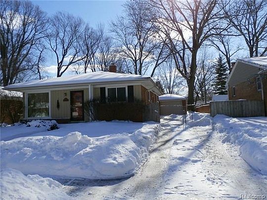 2nd image of 614 Fairway Dr