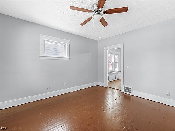 4th image of 3978 E 55th St